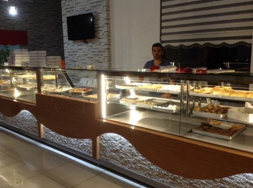 Vitrinli Teşhir Dolapları